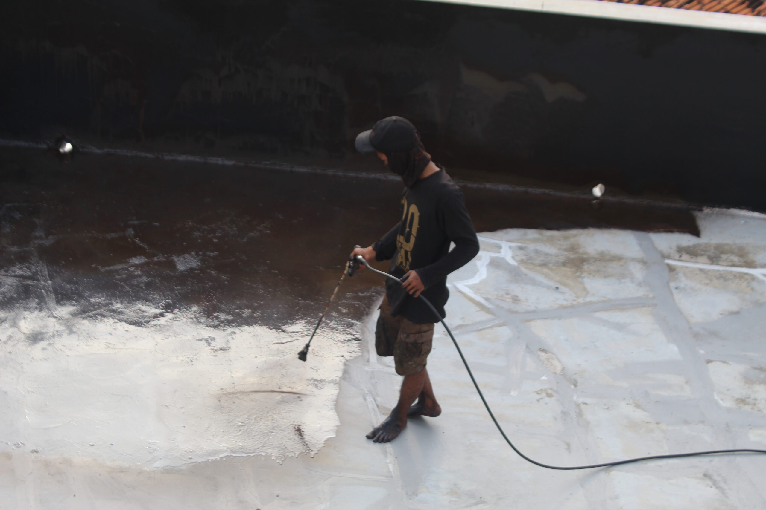 Pengerjaan waterproofing dak beton bocor Subur Jaya Aspal
