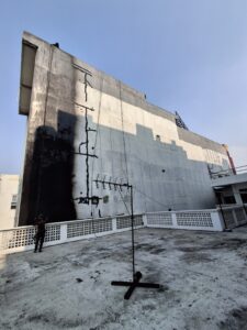 Proses penanganan retakan dan waterproofing dinding luar gedung di Mangga Besar Jakarta Barat