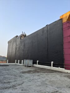 Hasil pelapisan Asphalt Emulsion pada dinding luar gedung bertingkat di Mangga Besar Jakarta Barat